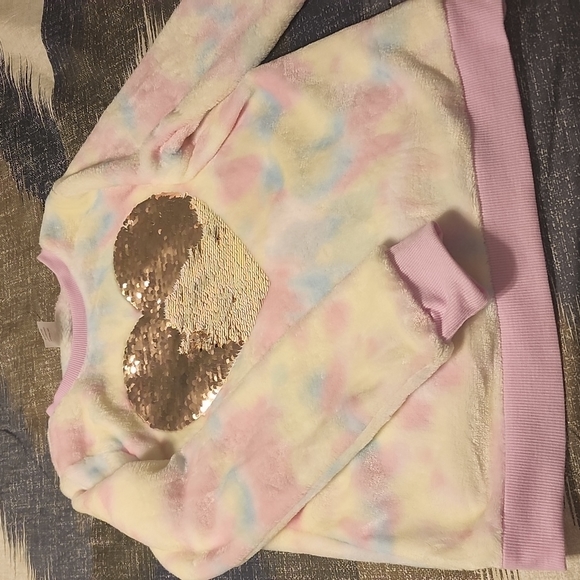 Sweater pink and yellow sequin changes - Picture 2 of 8